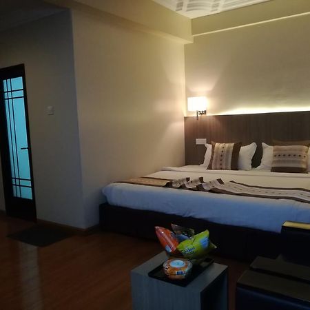 Golden Hill Hotel - Lashio Zewnętrze zdjęcie