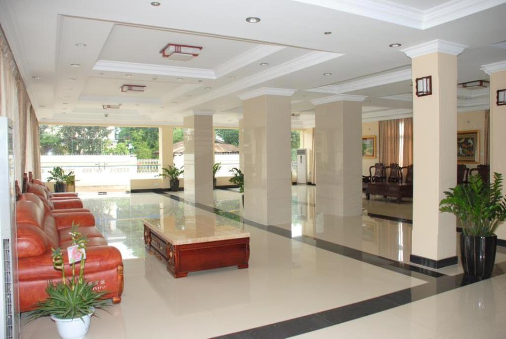 Golden Hill Hotel - Lashio Zewnętrze zdjęcie
