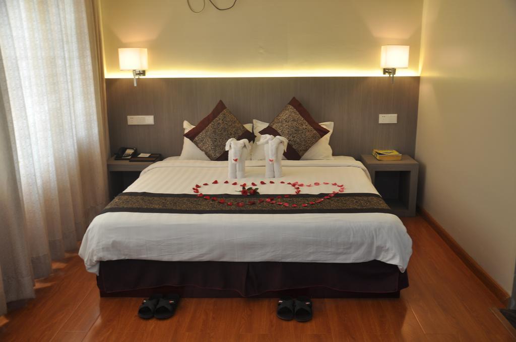 Golden Hill Hotel - Lashio Zewnętrze zdjęcie