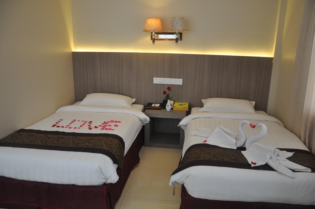 Golden Hill Hotel - Lashio Zewnętrze zdjęcie