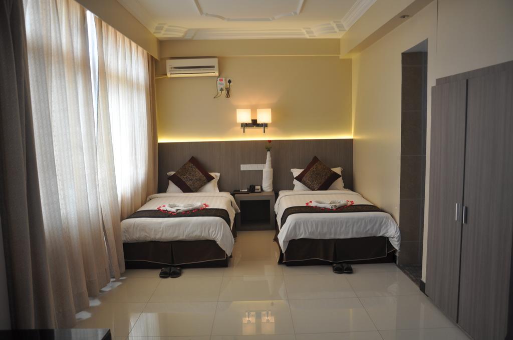Golden Hill Hotel - Lashio Zewnętrze zdjęcie