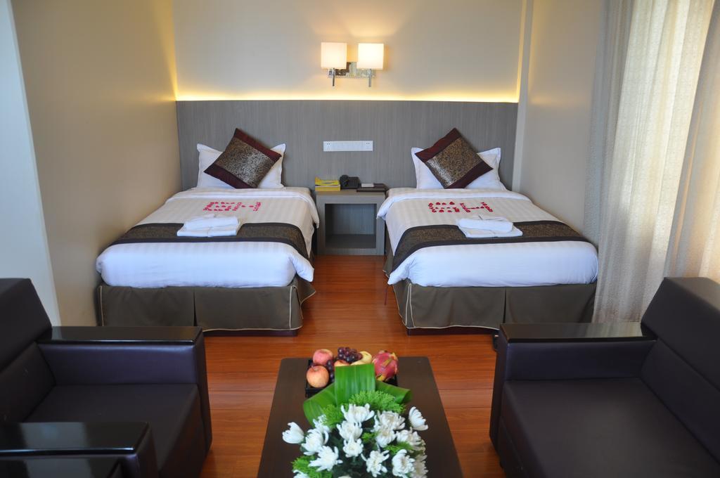 Golden Hill Hotel - Lashio Zewnętrze zdjęcie