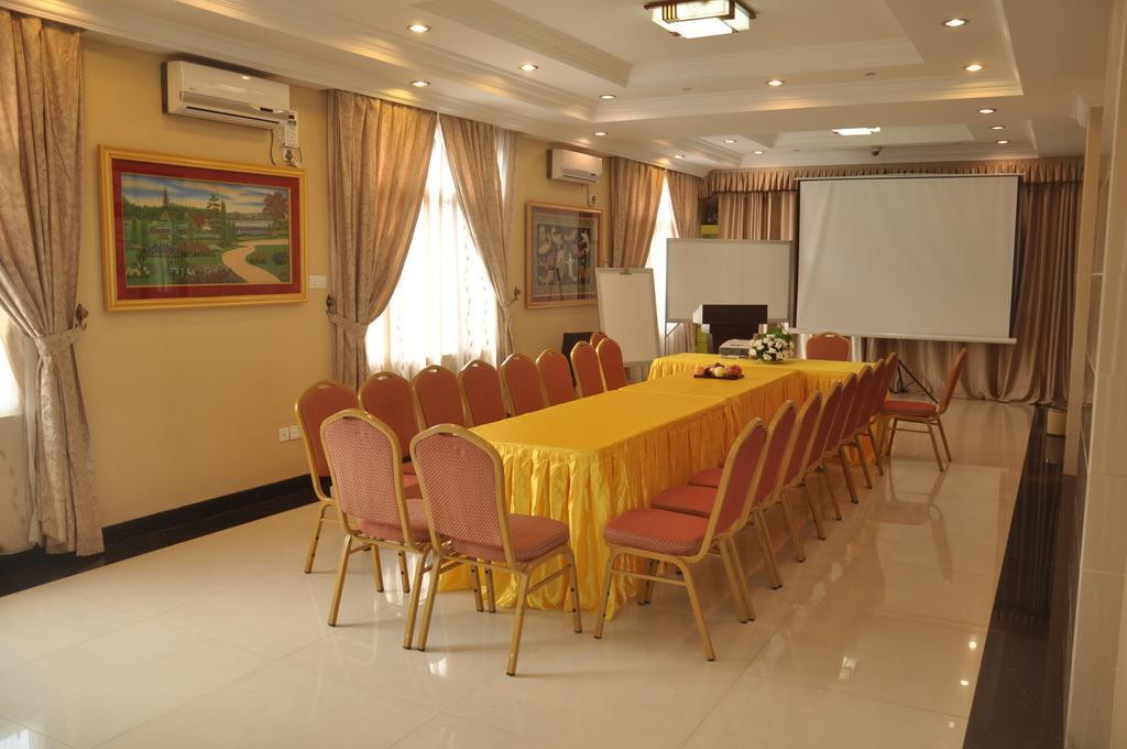 Golden Hill Hotel - Lashio Zewnętrze zdjęcie