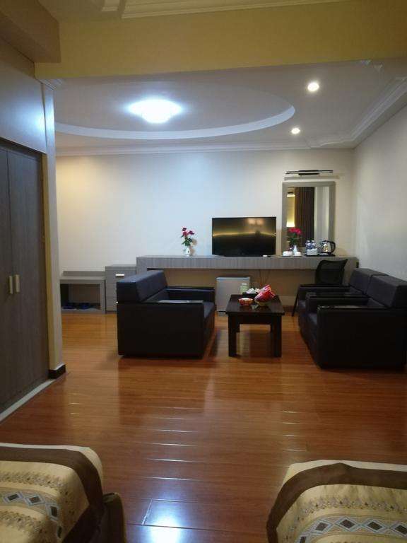 Golden Hill Hotel - Lashio Zewnętrze zdjęcie