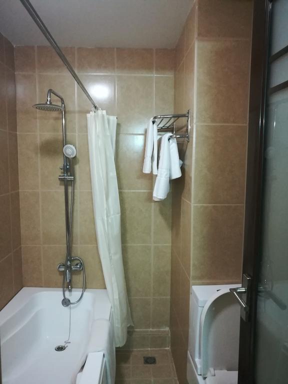 Golden Hill Hotel - Lashio Zewnętrze zdjęcie