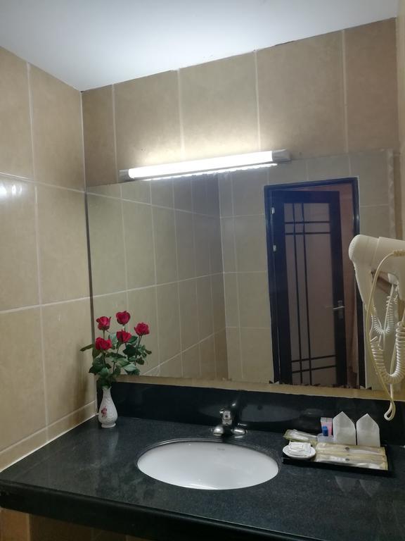 Golden Hill Hotel - Lashio Zewnętrze zdjęcie