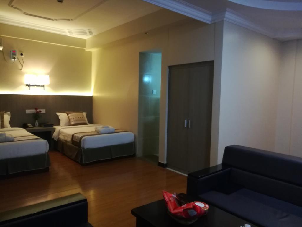Golden Hill Hotel - Lashio Zewnętrze zdjęcie