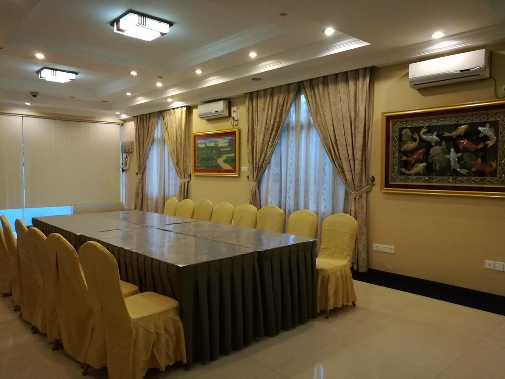 Golden Hill Hotel - Lashio Zewnętrze zdjęcie