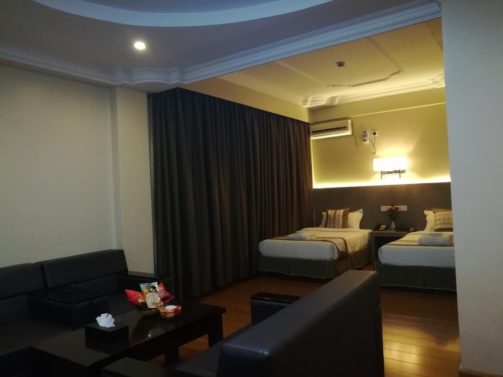 Golden Hill Hotel - Lashio Zewnętrze zdjęcie