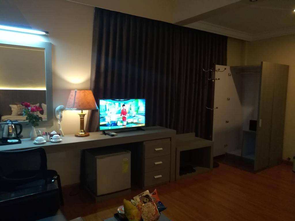 Golden Hill Hotel - Lashio Zewnętrze zdjęcie