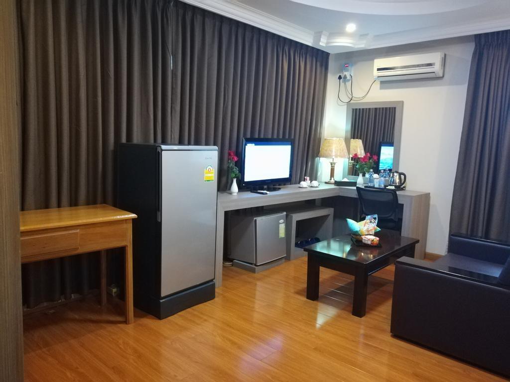 Golden Hill Hotel - Lashio Zewnętrze zdjęcie