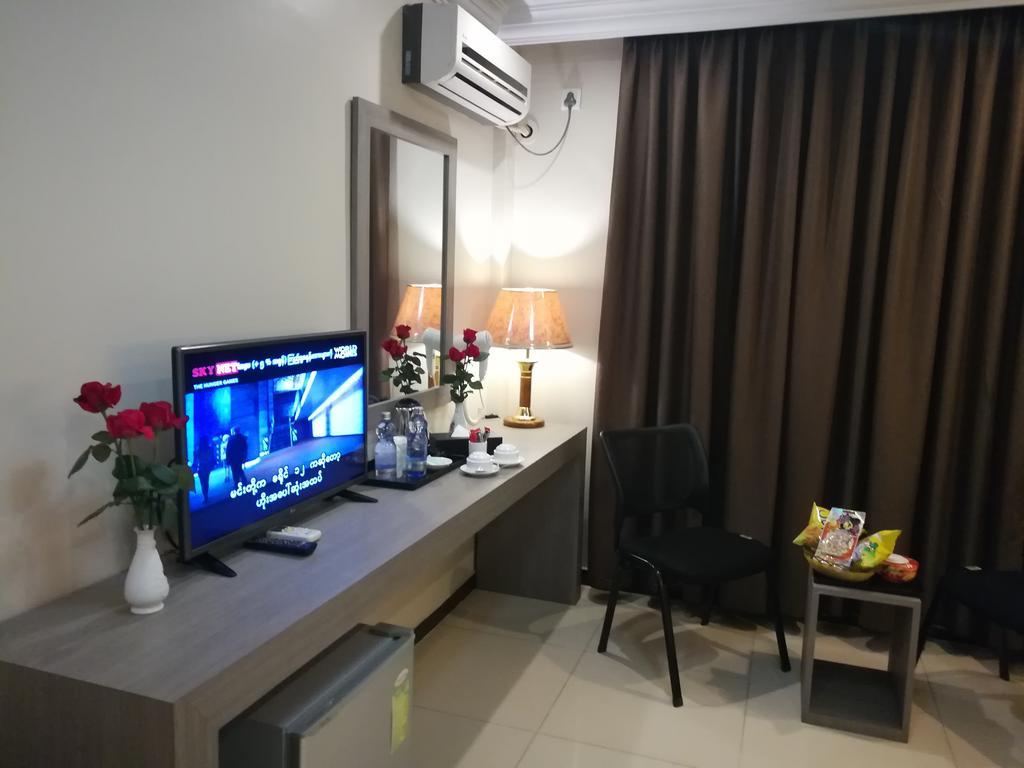 Golden Hill Hotel - Lashio Zewnętrze zdjęcie